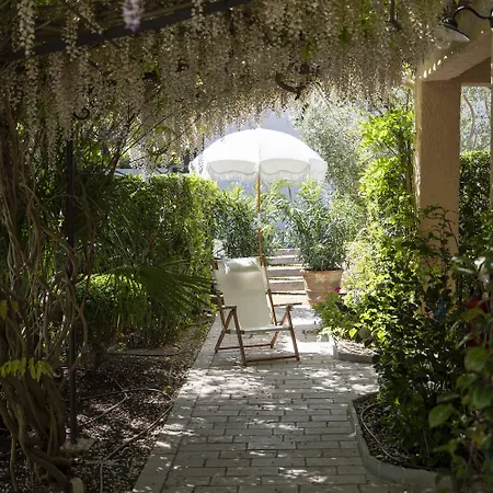 Hotel Lou Cagnard 4*