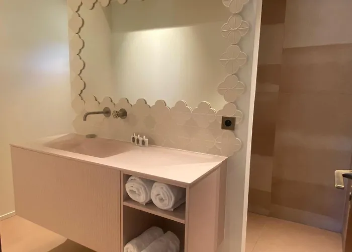 מלון Lou Cagnard 4*