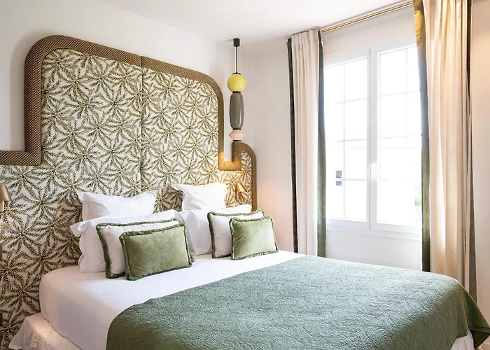 מלון Lou Cagnard 4*