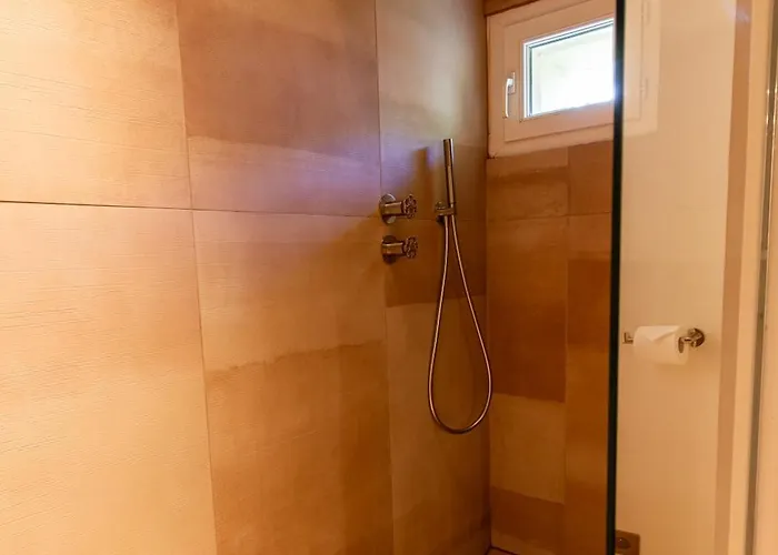 Lou Cagnard מלון סן טרופז