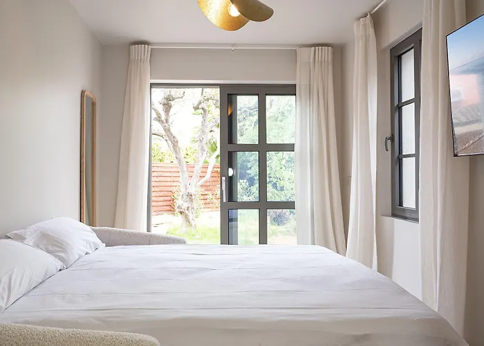 מלון Lou Cagnard 4*